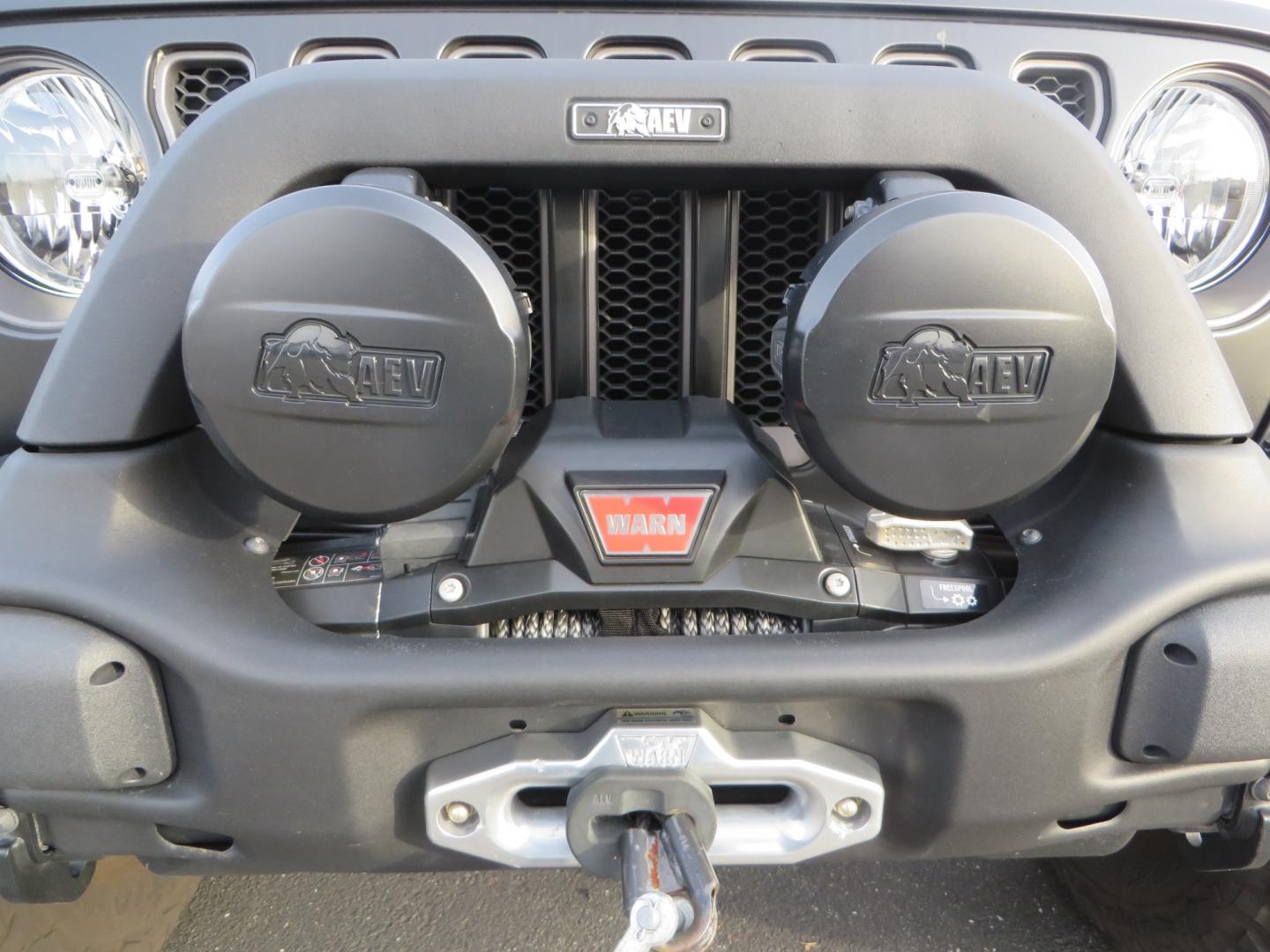 2020 BLACK /BLACK Jeep Wrangler Unlimited Rubicon (1C4HJXFGXLW) with an 3.6L V6 DOHC 24V FFV engine, 6A transmission, located at 2630 Grass Valley Highway, Auburn, CA, 95603, (530) 508-5100, 38.937893, -121.095482 - STANDARD CONTENT AEV RX Front Bumper AEV Front Skid Plate AEV Non-Winch Cover Plate AEV 7000 Series Lights AEV Light Cover Kit AEV 2.5" DualSport RT Suspension System AEV Front Geometry Correction Brackets AEV Steering Stabilizer AEV Rear Bumper AEV Swing-Out Tire Carrier AEV CHMSL Mount - Photo#11